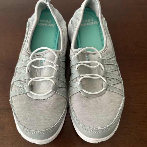 Fila Memory Foam slip on sneakers size 6.5 - Picture 2 of 5